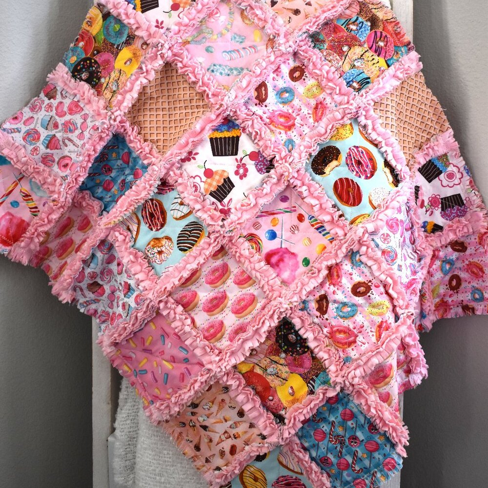 Sweet candies baby girl rag quilt / stroller size